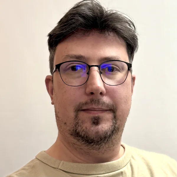 Portrait photo of Axel Segebrecht